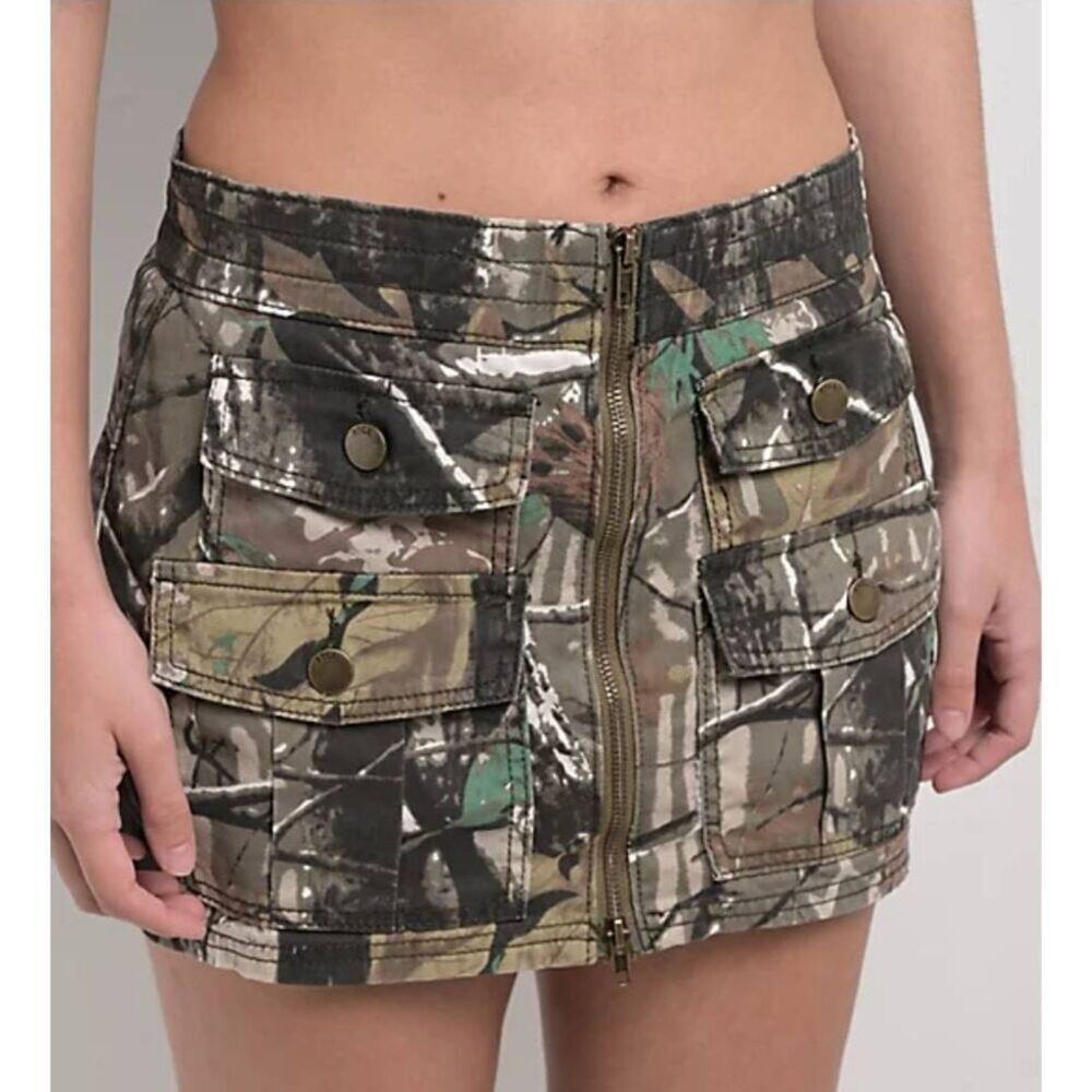 PTCL Camo Cargo‎ Mini Skirt Size Large Front Zip Camouflage NEW